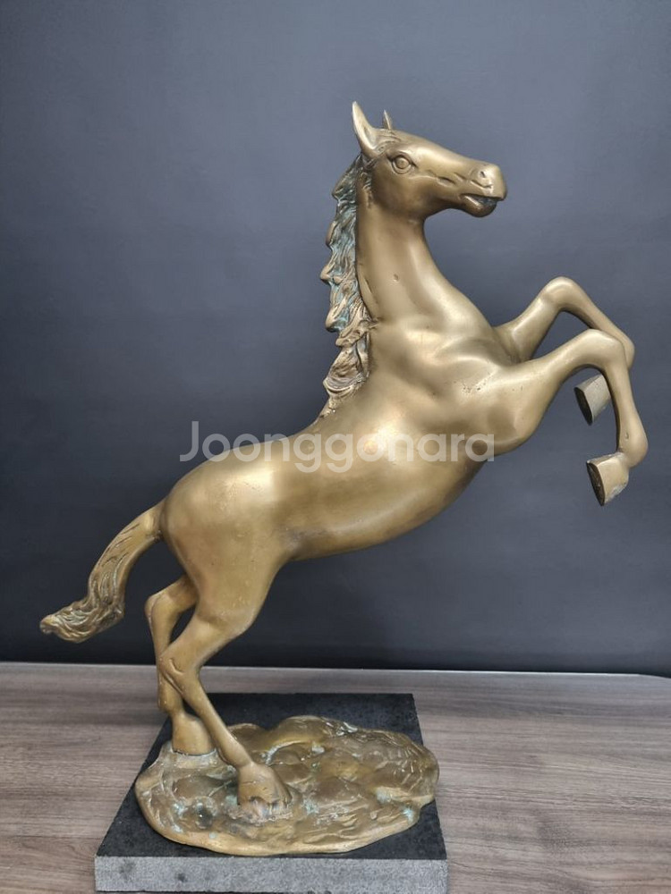 [명품 골동품] 말 동상 장식품 한점--1