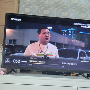 UHD 32인치 TV 팝니다