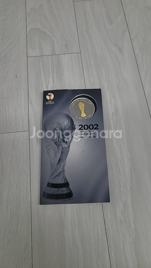 2002년 한일 월드컵 기념 금 배지--0