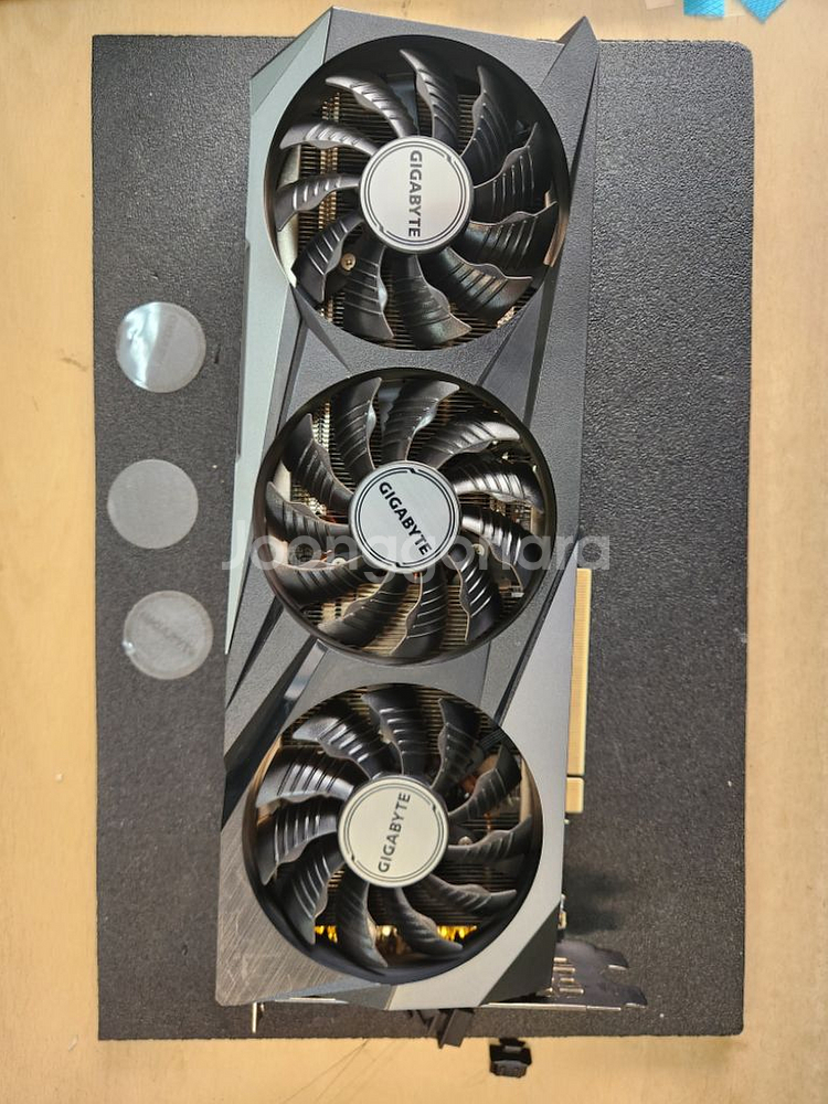 기가바이트 RTX3070 윈드포스 3팬--1