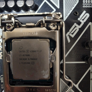 i7 8700k prime z370-a 팝니다.