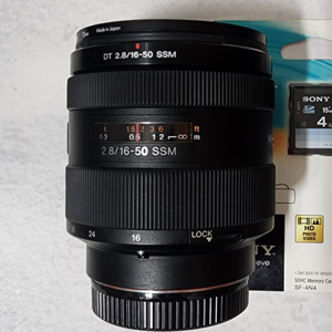 소니 알파 DT 16-50/2.8 SSM 렌즈 팝니다.