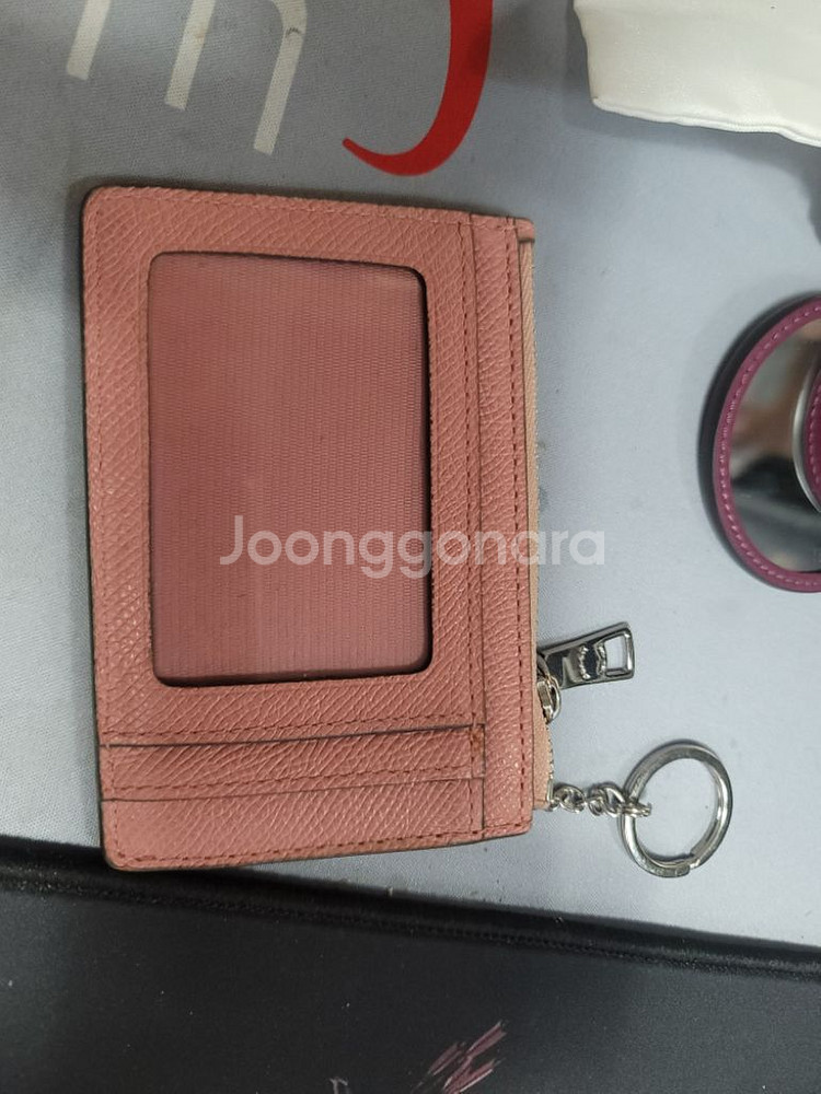 코치 정품 카드지갑 키링 입니다.--1