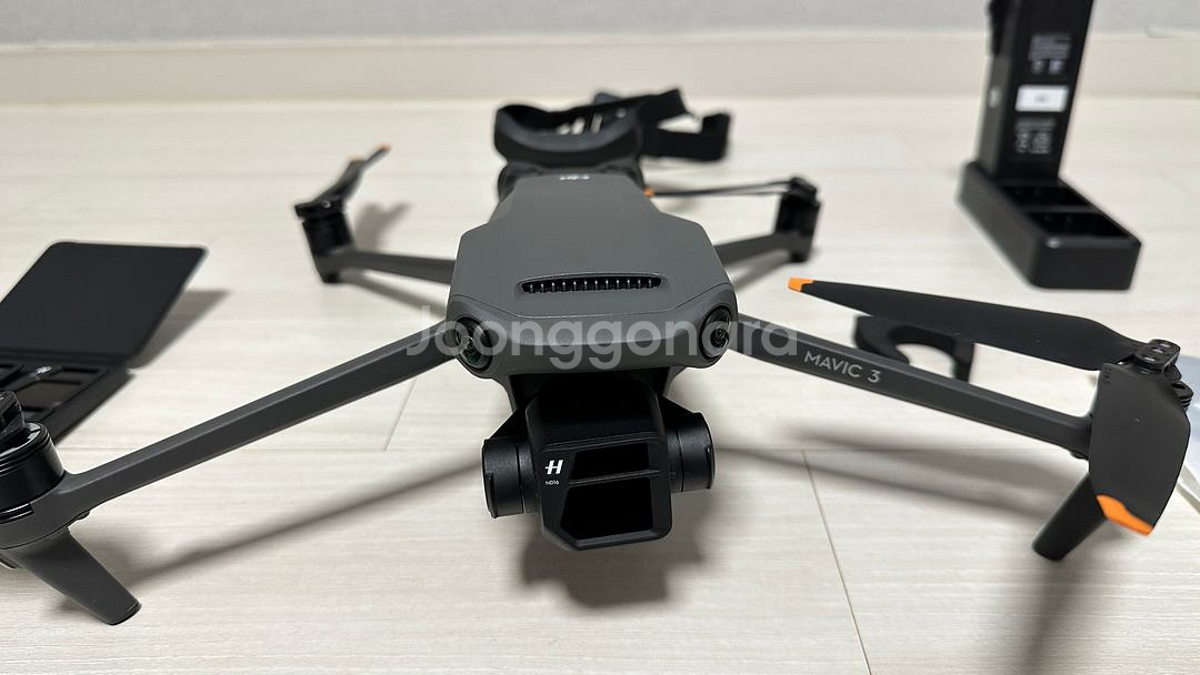 DJI Mavic 3 기체 및 조종기--1