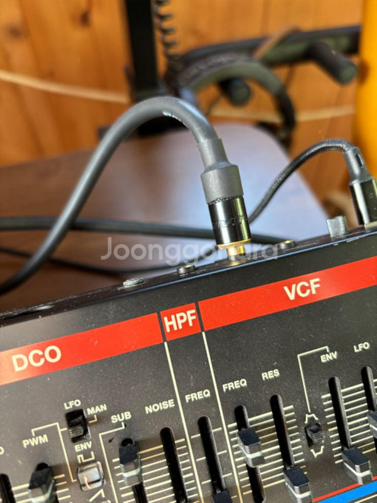 Roland JU06A--1
