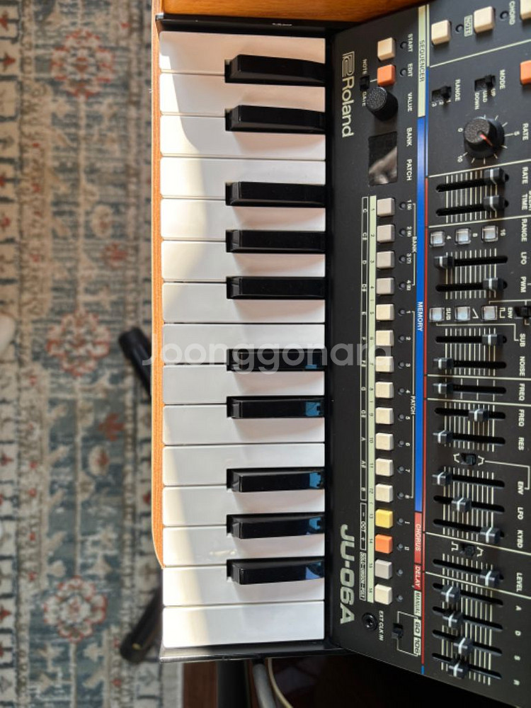 Roland JU06A--2