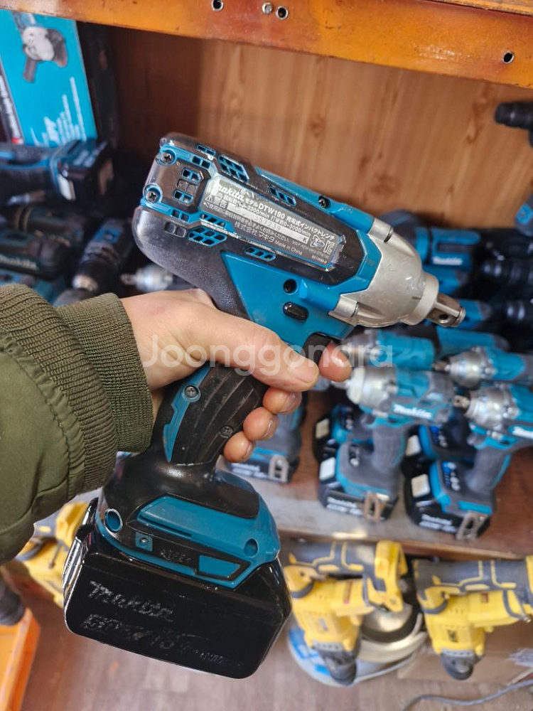 마끼다미드토크임팩렌치 DTW190 최상급.배터리포함--6