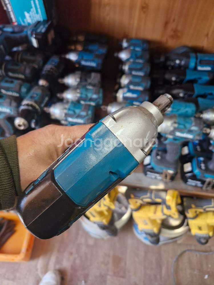 마끼다미드토크임팩렌치 DTW190 최상급.배터리포함--8