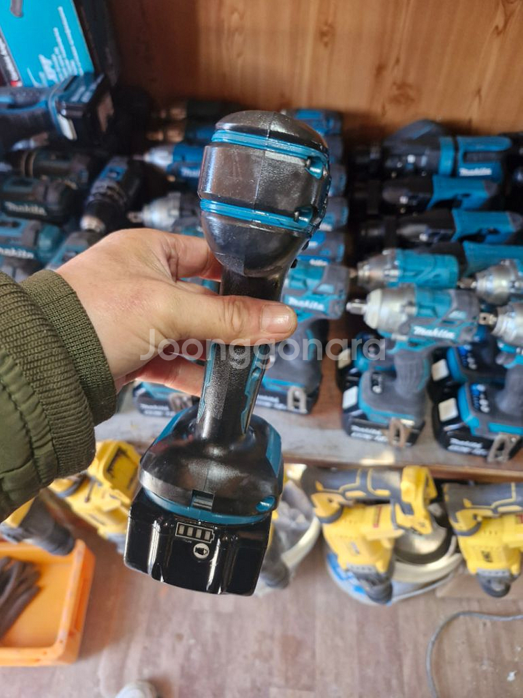 마끼다미드토크임팩렌치 DTW190 최상급.배터리포함--9