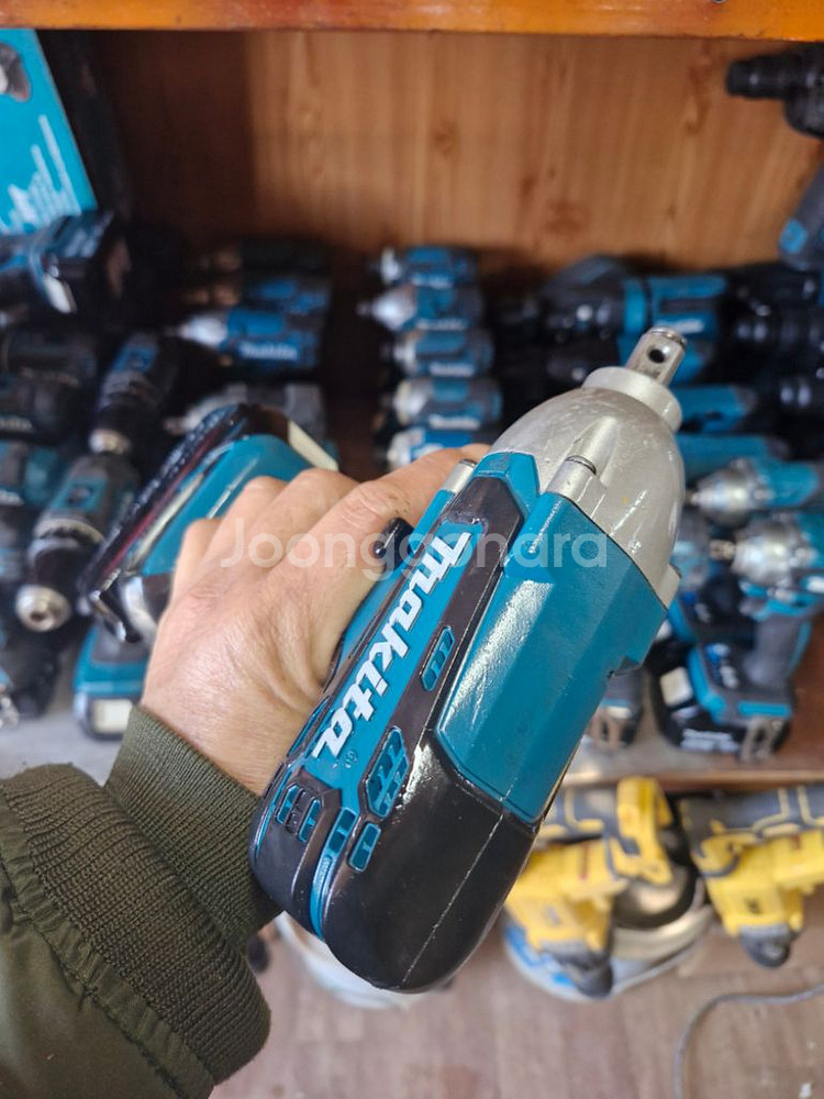 마끼다미드토크임팩렌치 DTW190 최상급.배터리포함--5