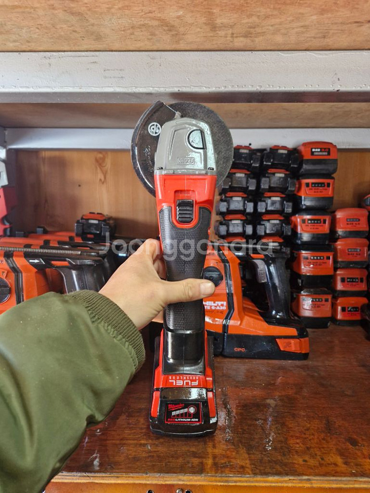 밀워키충전그라인더 M18 FSAG125X.5인치 최상급--4