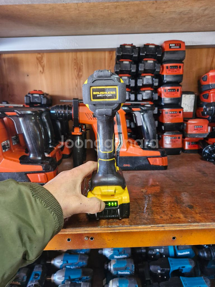 디월트미드토크임팩렌치DCF894 속도조절 충전임팩.A---4