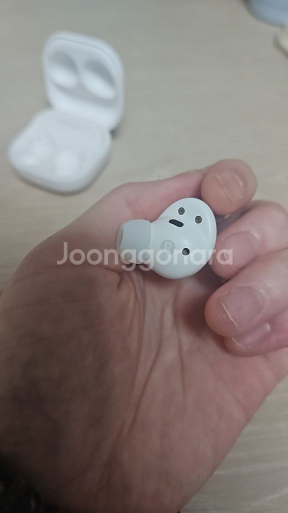 3개월 쓴 버즈 2 프로 팝니다 (풀박아님)--2