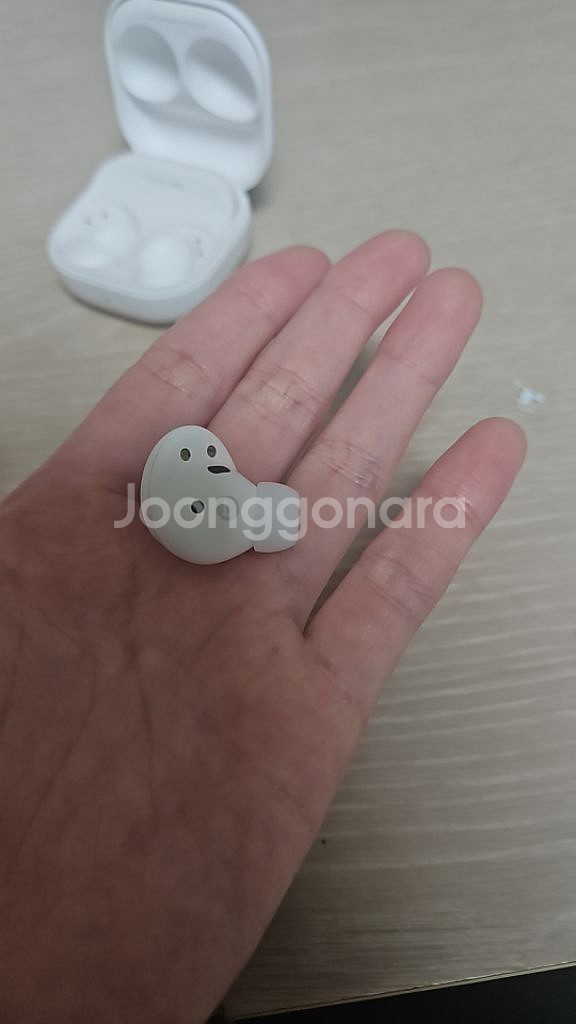 3개월 쓴 버즈 2 프로 팝니다 (풀박아님)--3
