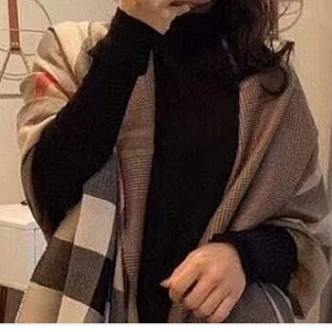버버리 쇼핑백 구합니다