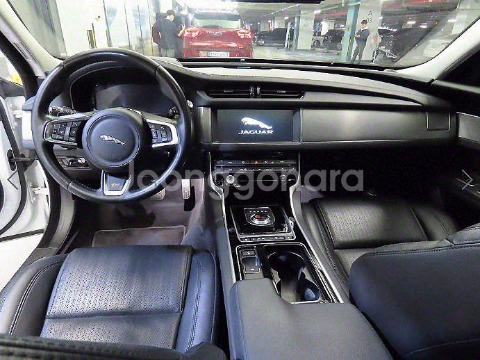 @18년식 XF(2세대) 2.0 20d AWD 프레스--9