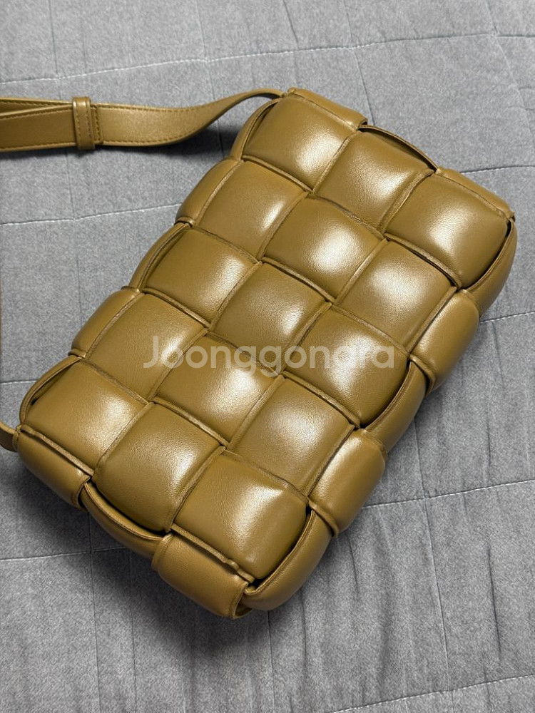 보테가베네타 패티드카세트백--2