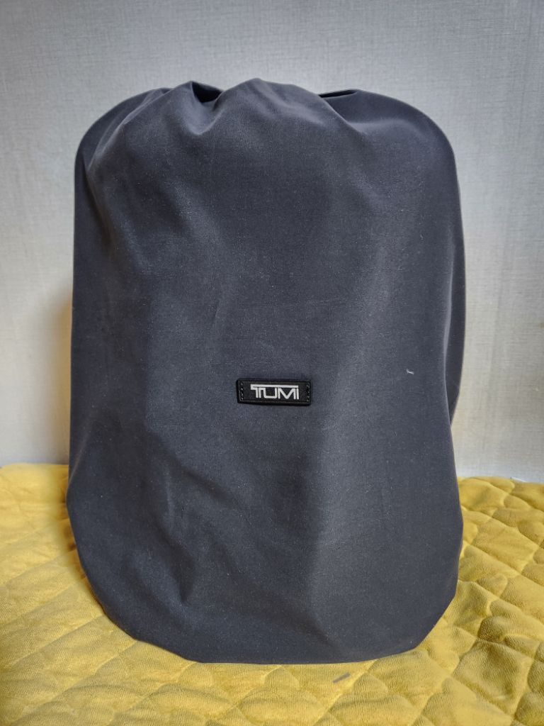 투미 알파 슬림 리플렉티브 자카트 백팩