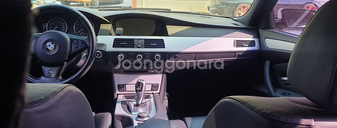 BMW E60 528is--9