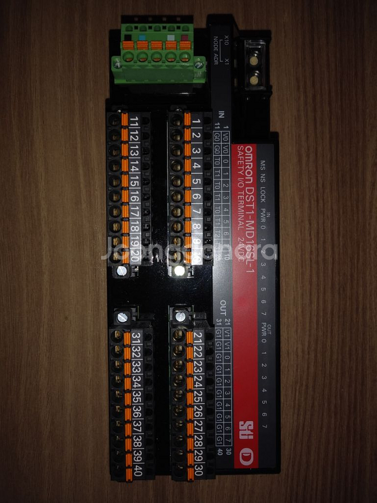 DST1-ID16SL-1 SAFETY I/O OMRON--0
