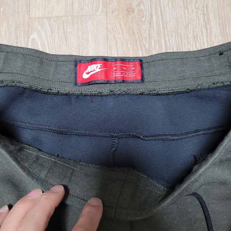 나이키 테크팩 바지 카키 이미지