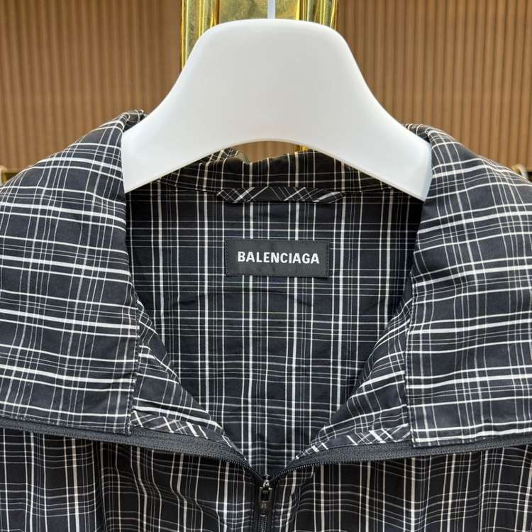 [46사이즈]발렌시아가 체크 자수 포플린 바람막이 점퍼 이미지