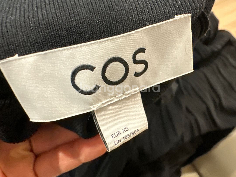 COS 코스 플리츠 블랙 드레스--5