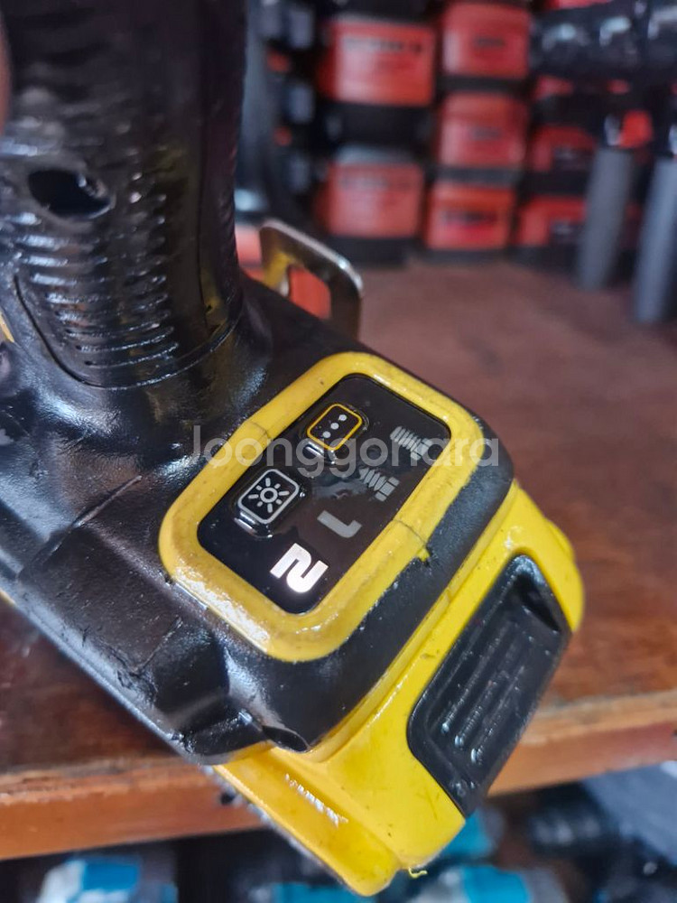 디월트충전임팩렌치DCF922 미드토크 속도조절A-1번--2