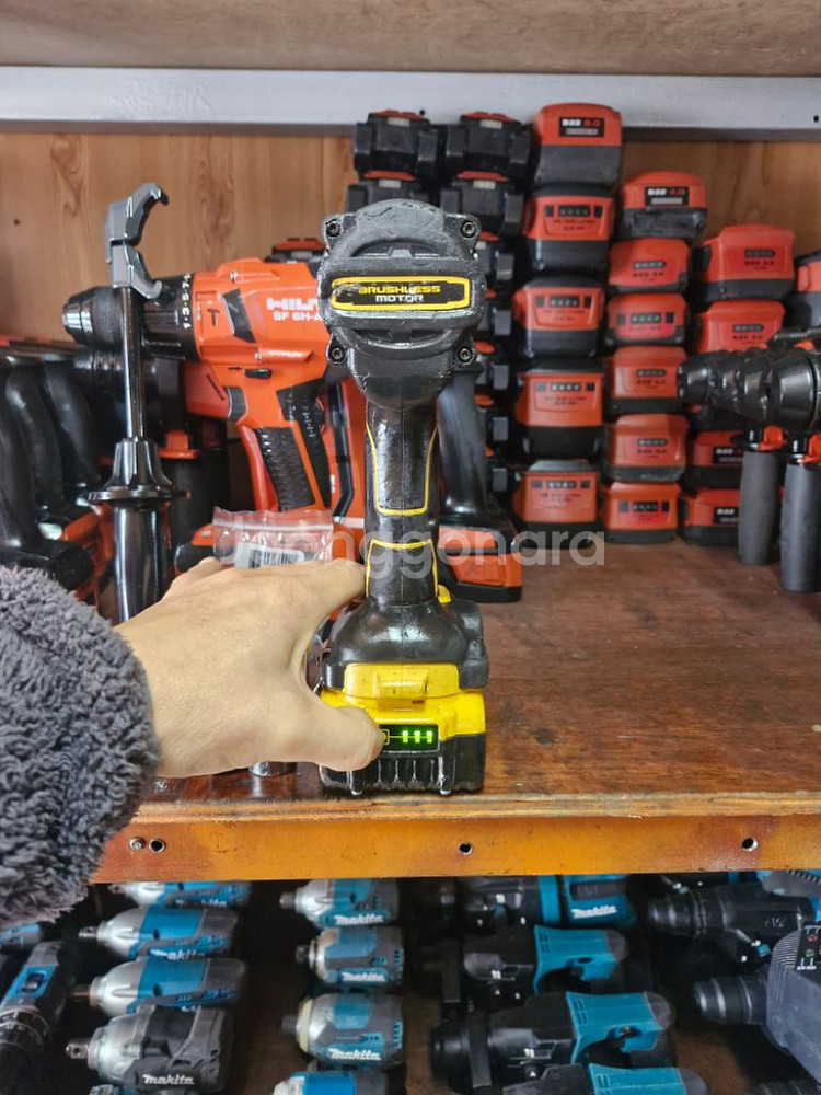 디월트충전임팩렌치DCF922 미드토크 속도조절A-1번--4