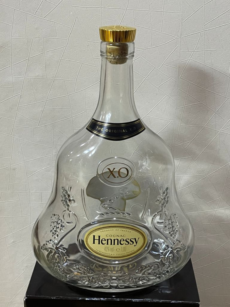 헤네시 XO 공병 및 케이스 이미지