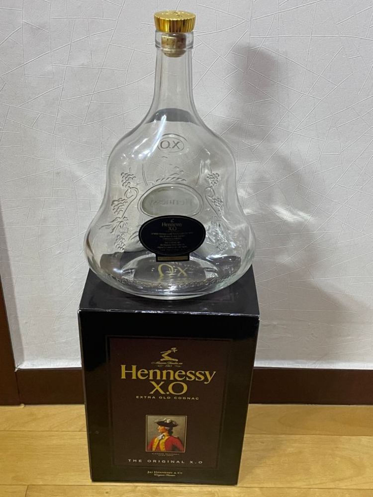 헤네시 XO 공병 및 케이스 이미지