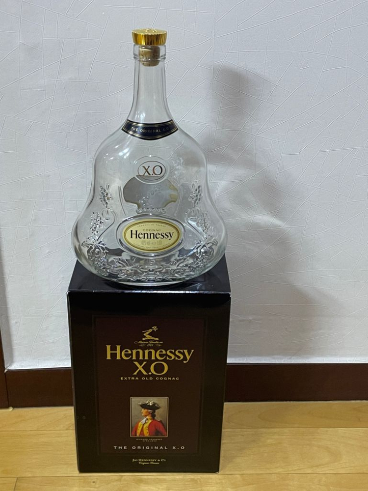 헤네시 XO 공병 및 케이스 이미지
