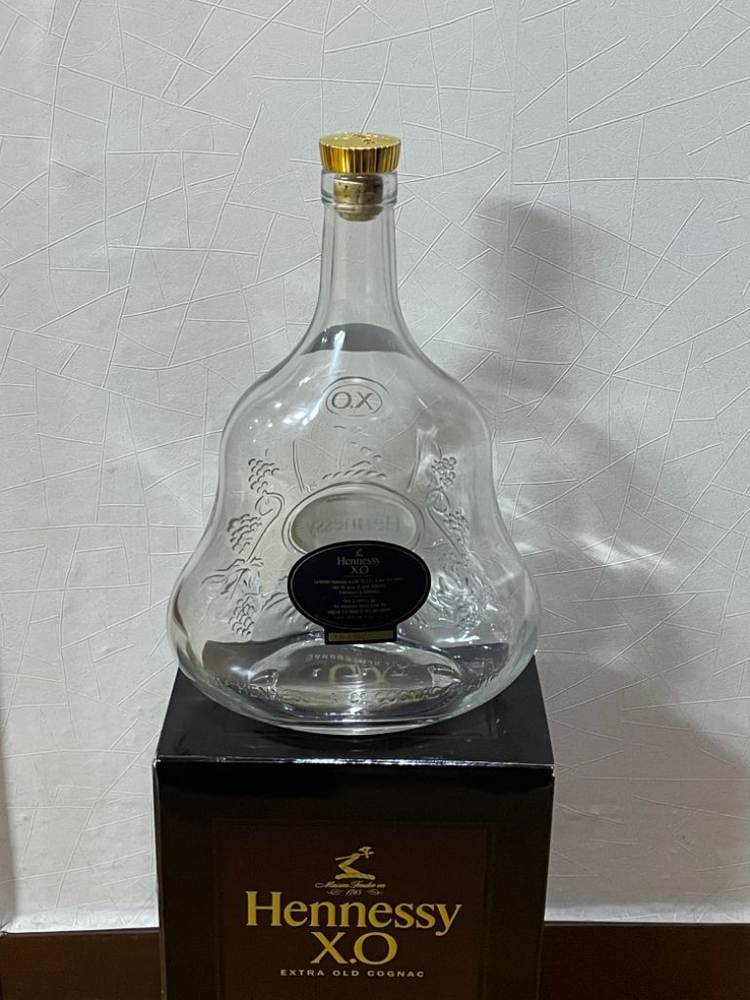 헤네시 XO 공병 및 케이스 이미지