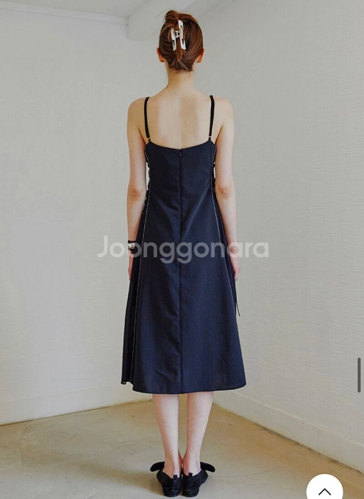 에트몽 Slip Stitch Lace Up Dress--1