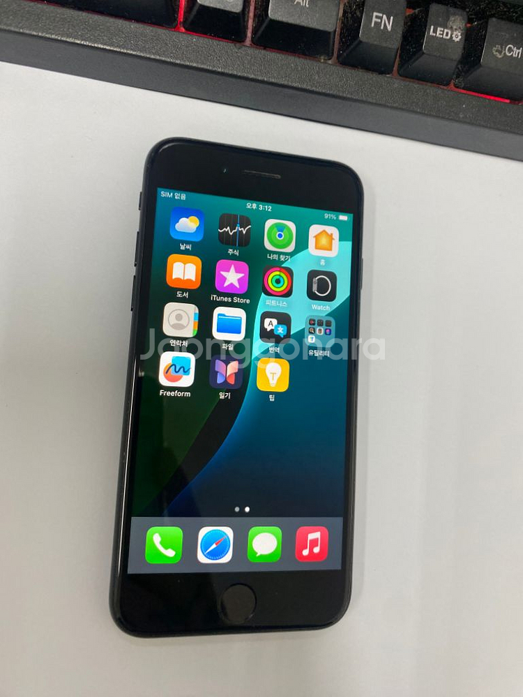 아이폰SE2 블랙 외관A급 64GB 무잔상 자녀폰--1