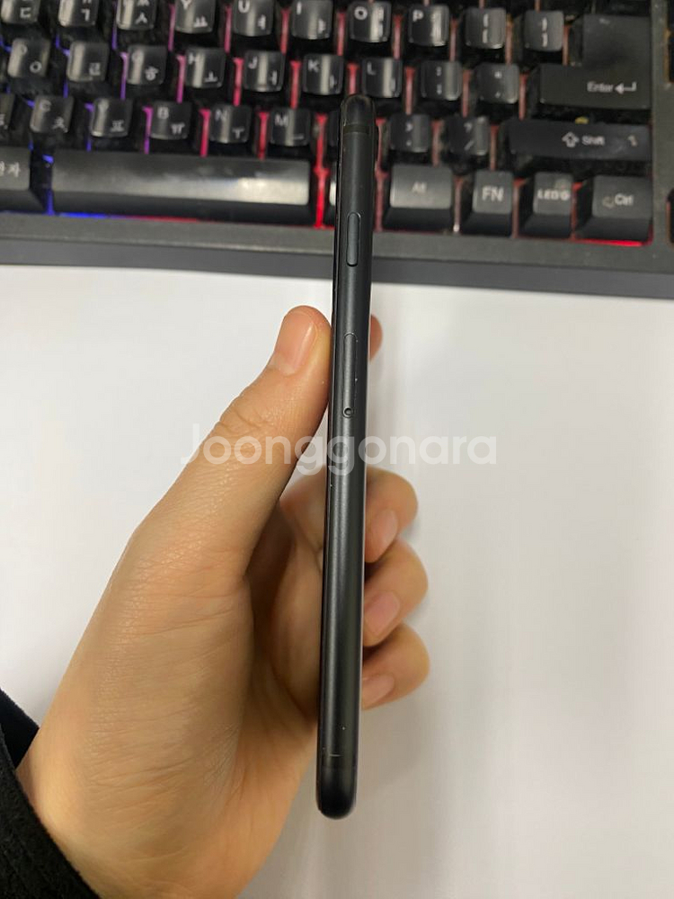 아이폰SE2 블랙 외관A급 64GB 무잔상 자녀폰--5