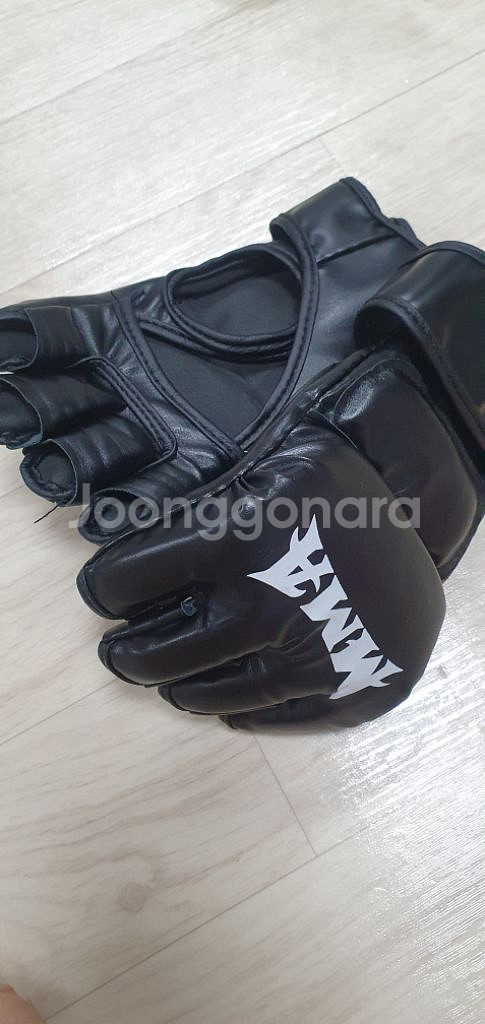 mma글러브 새상품 판매합니다--2