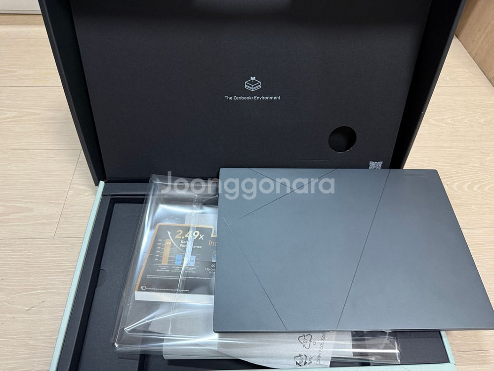 ASUS zenbook14 oled--2