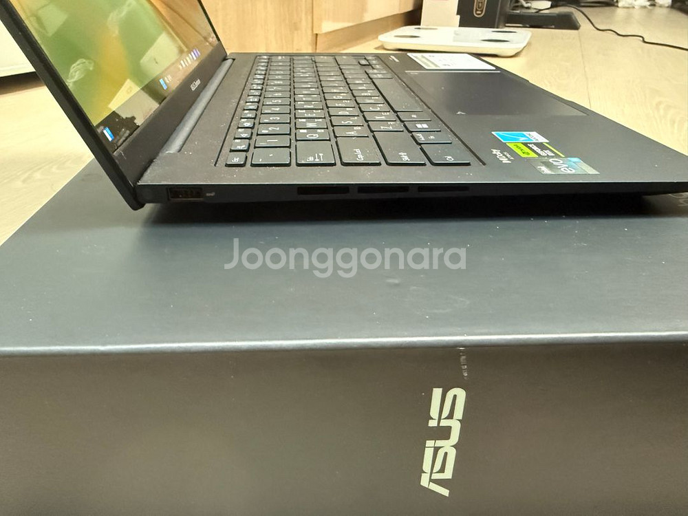 ASUS zenbook14 oled--4