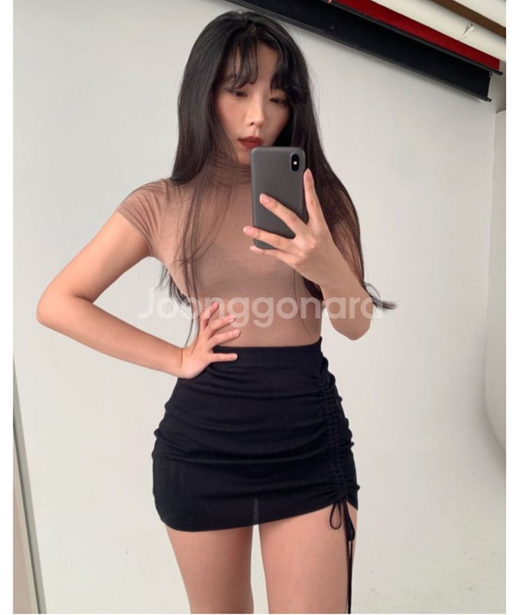 새상품) 클로즈커브 시스루 하프 터틀넥 탑--1