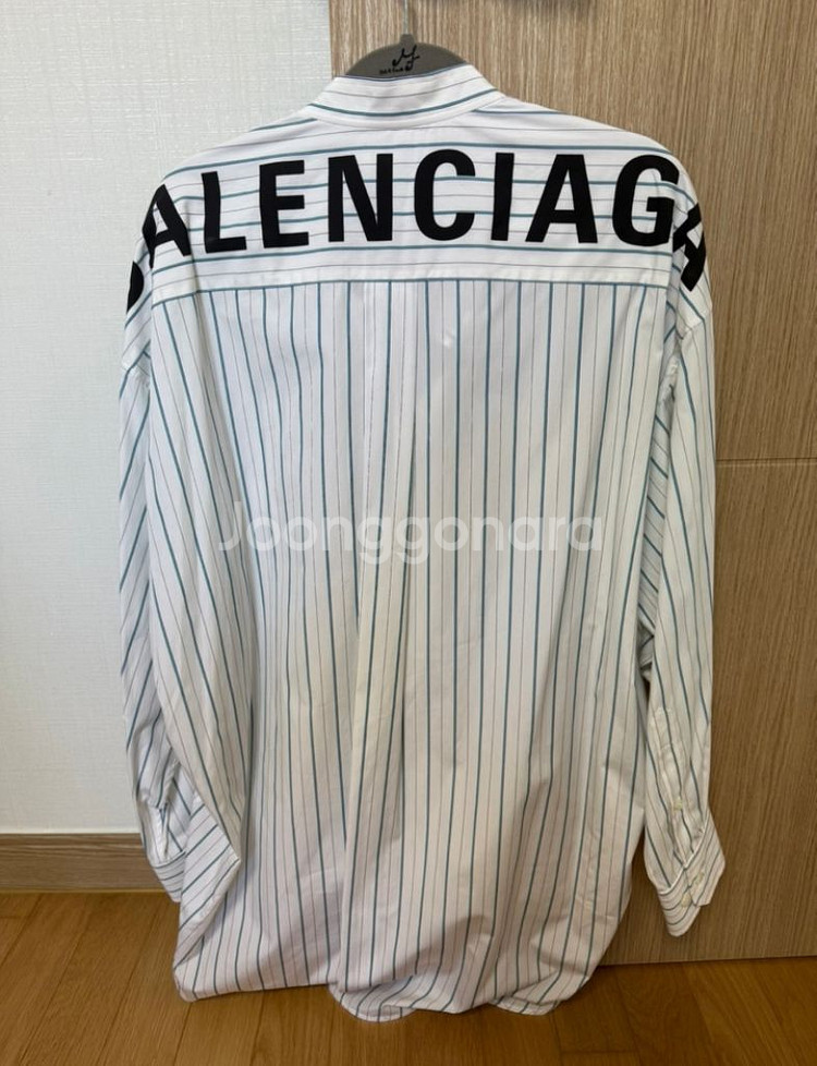 발렌시아가 여성 셔츠 판매 합니다.--1