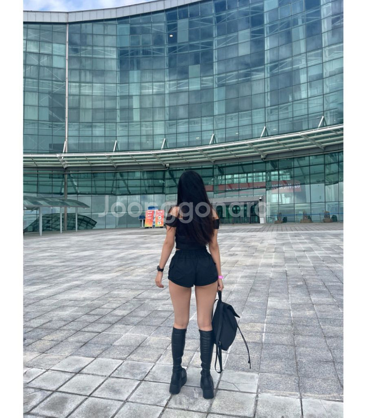 새상품) 클로즈커브 드레이프 홀터 크롭탑 블랙--2