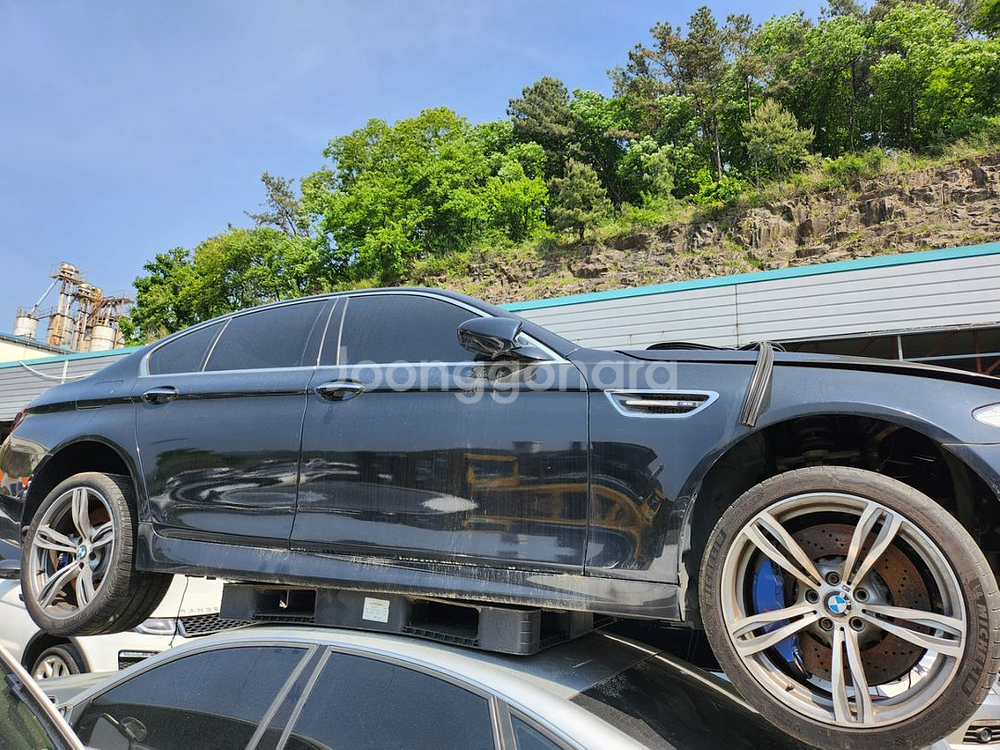 bmw M5 부속 부품 각개 판매 합니다.--4