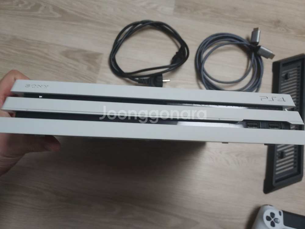 PS4프로 커펌가능한 버전 상태 깨끗 소리 조용--2