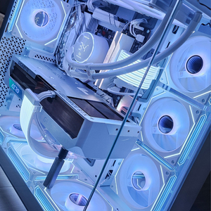 9800X3D RTX4090 화이트본체 팝니다