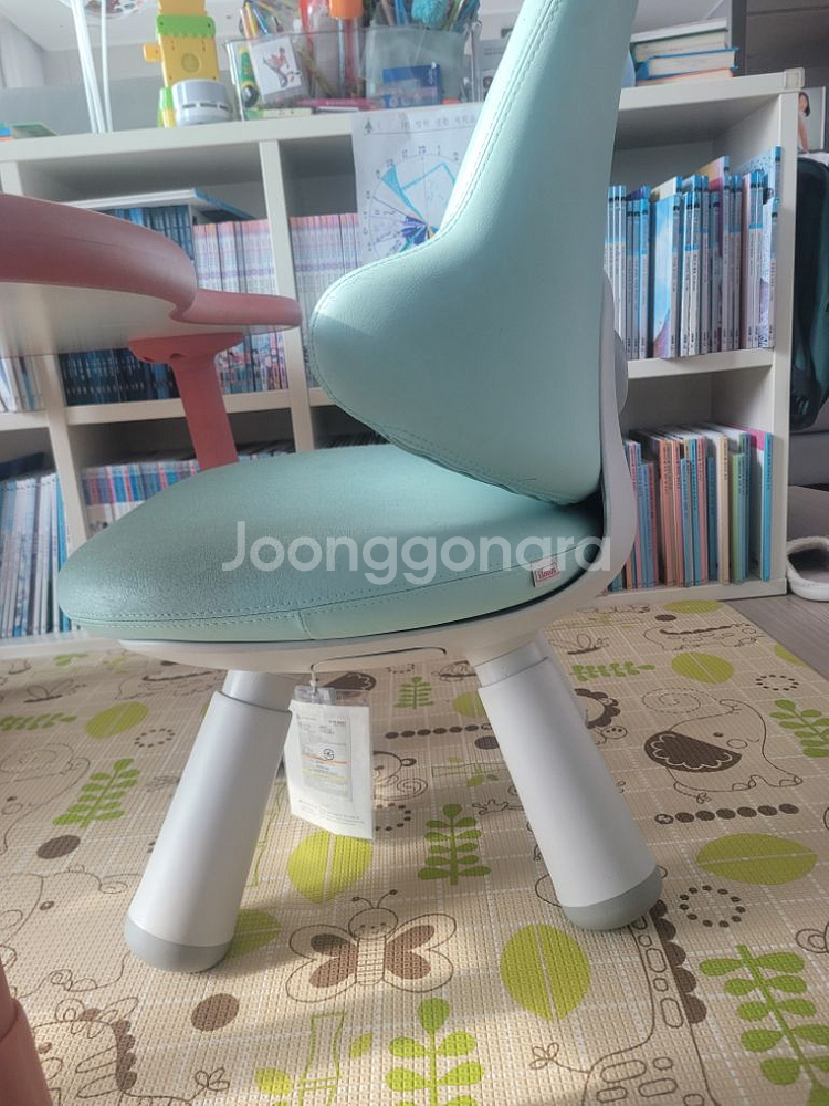 일룸 땅콩책상1200 + 링글의자 2개--5
