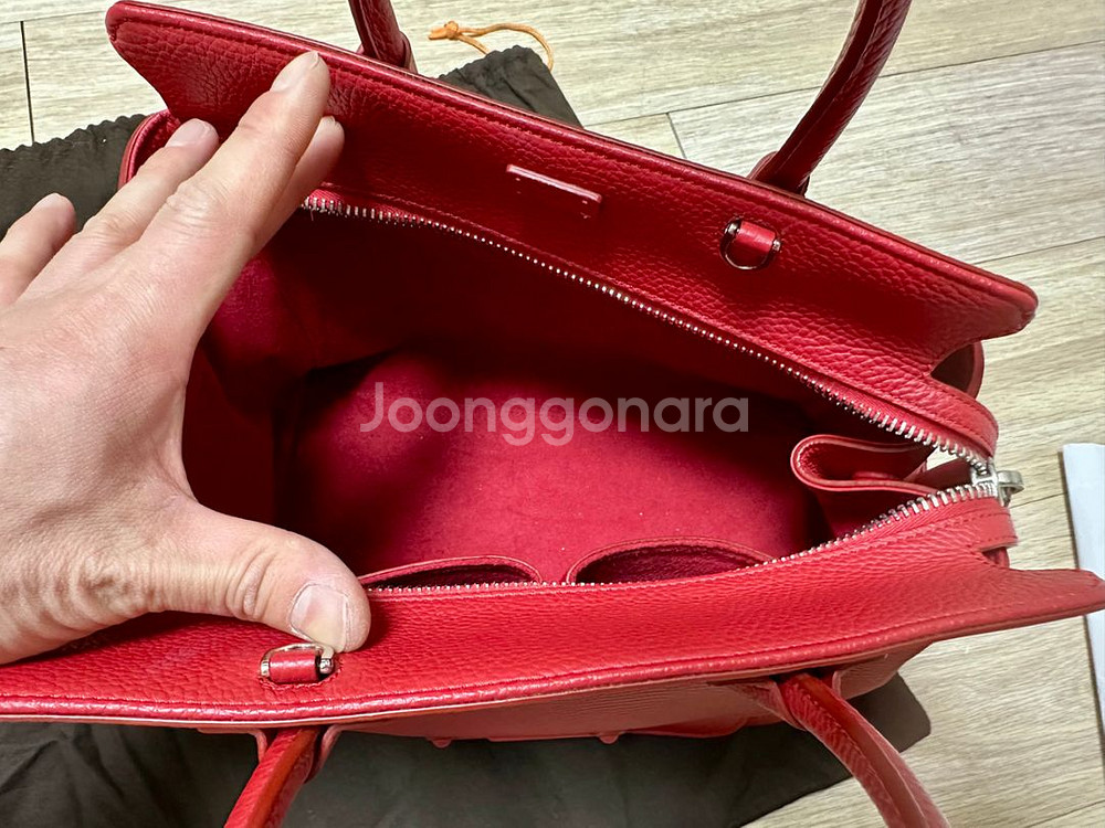 명품 토즈 사첼백 판매합니다.--8