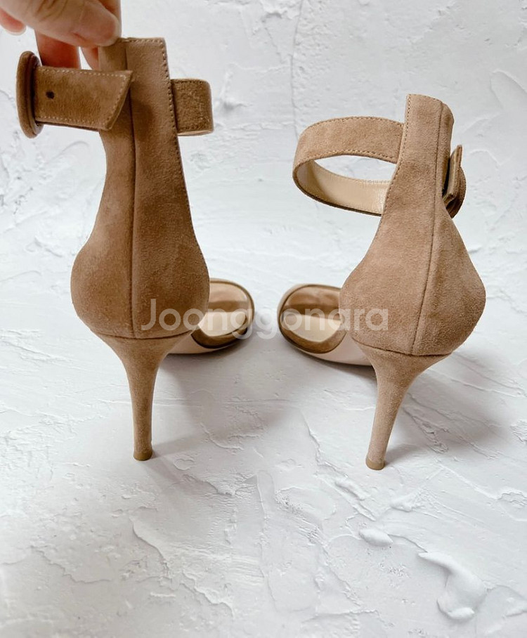 지안비토로시샌들Gianvito Rossi8.5cm팝니다--3