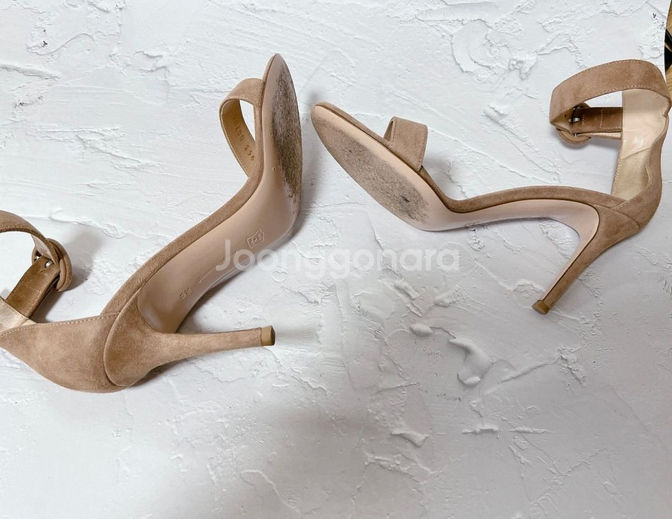 지안비토로시샌들Gianvito Rossi8.5cm팝니다--4