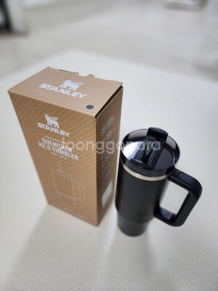 스탠리 텀블러 887ml 블랙색상 새상품 팝니다.--1